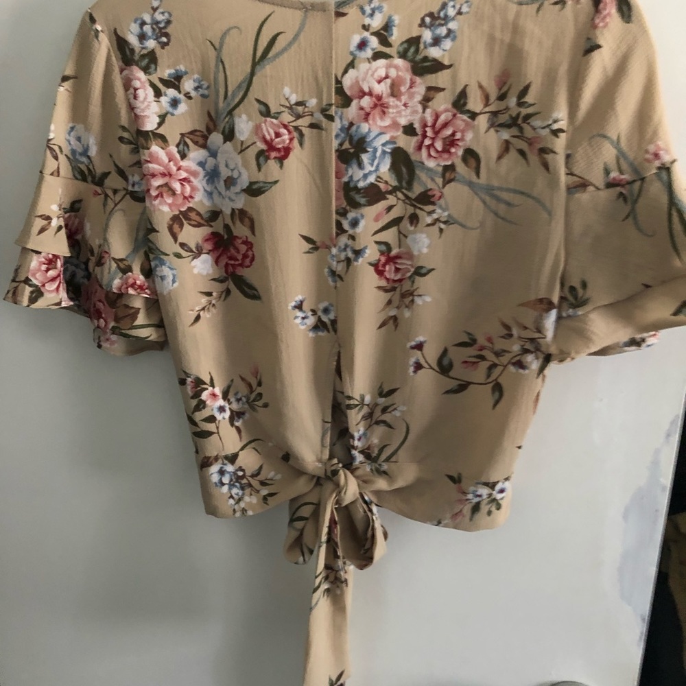 NWT Floral Top - Picture 3 of 5